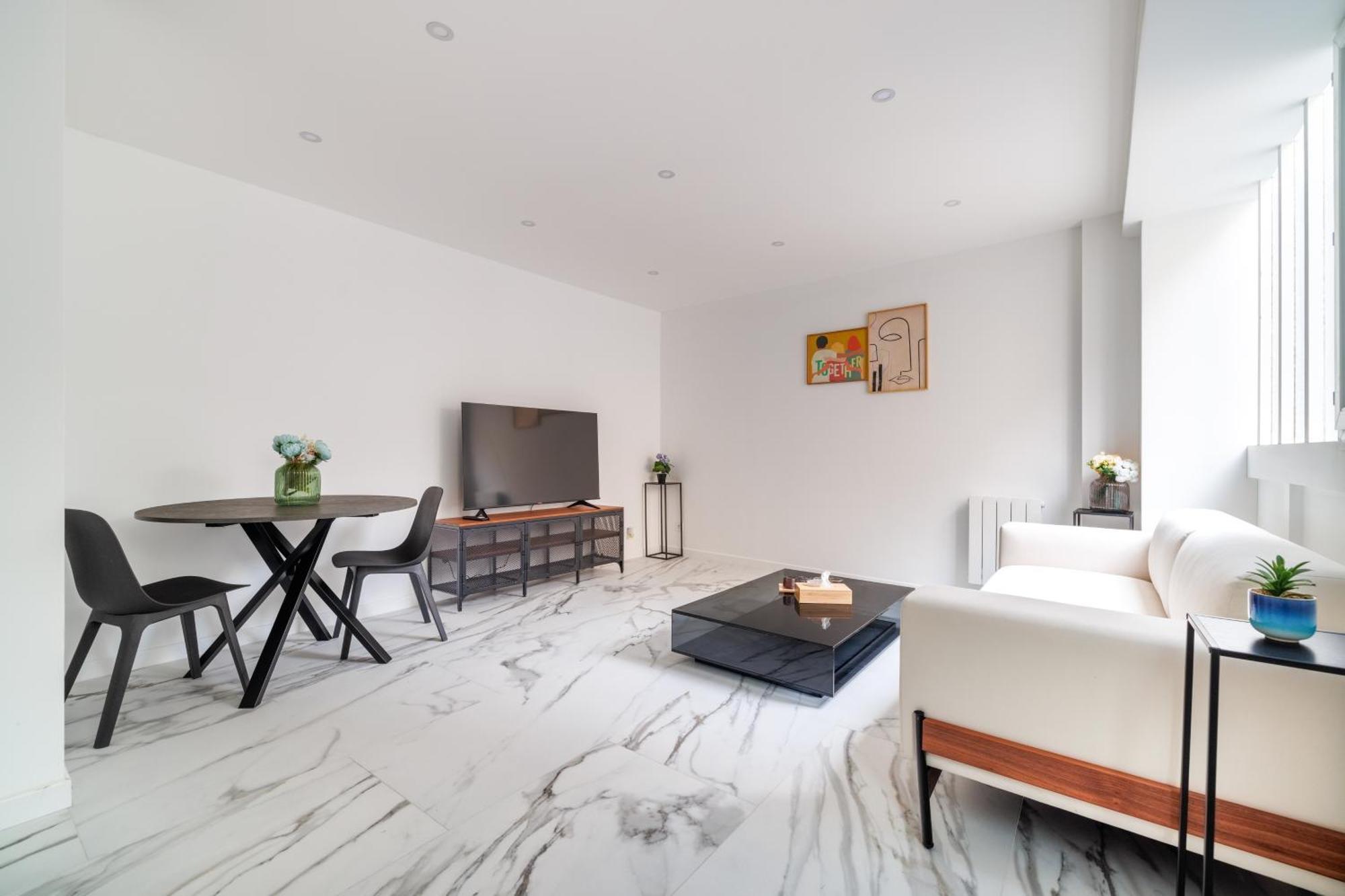 Spacious Flat For 4 People #1 Asnières Buitenkant foto